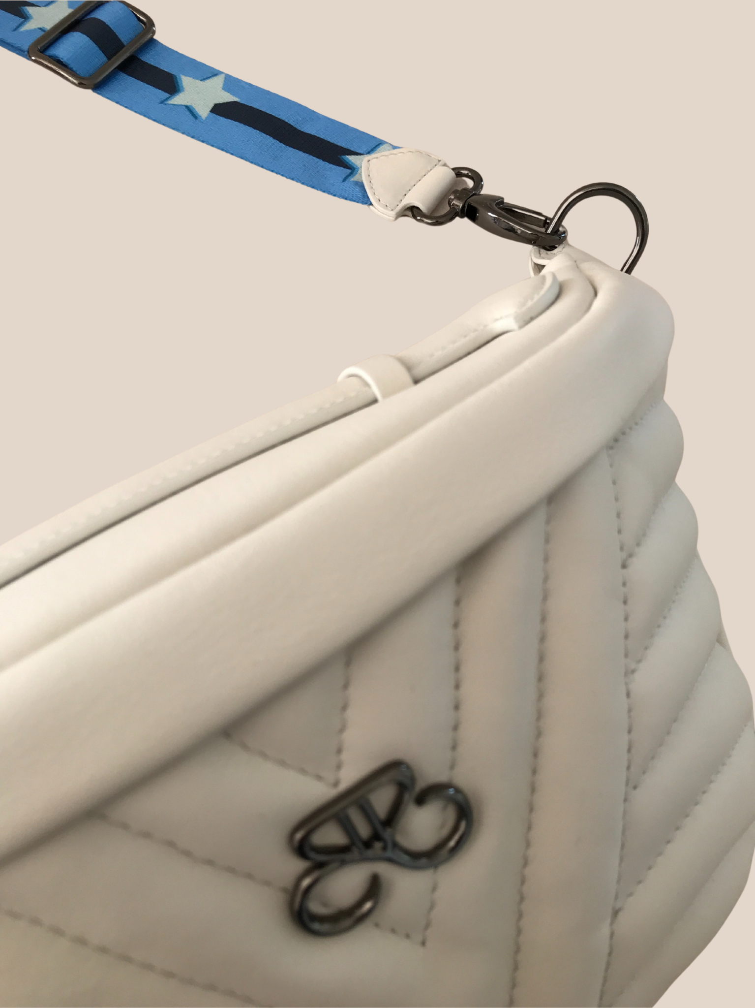 Bandolera ajustable en cinta sublimada con puntera en piel (extra opcional a tu bolso)