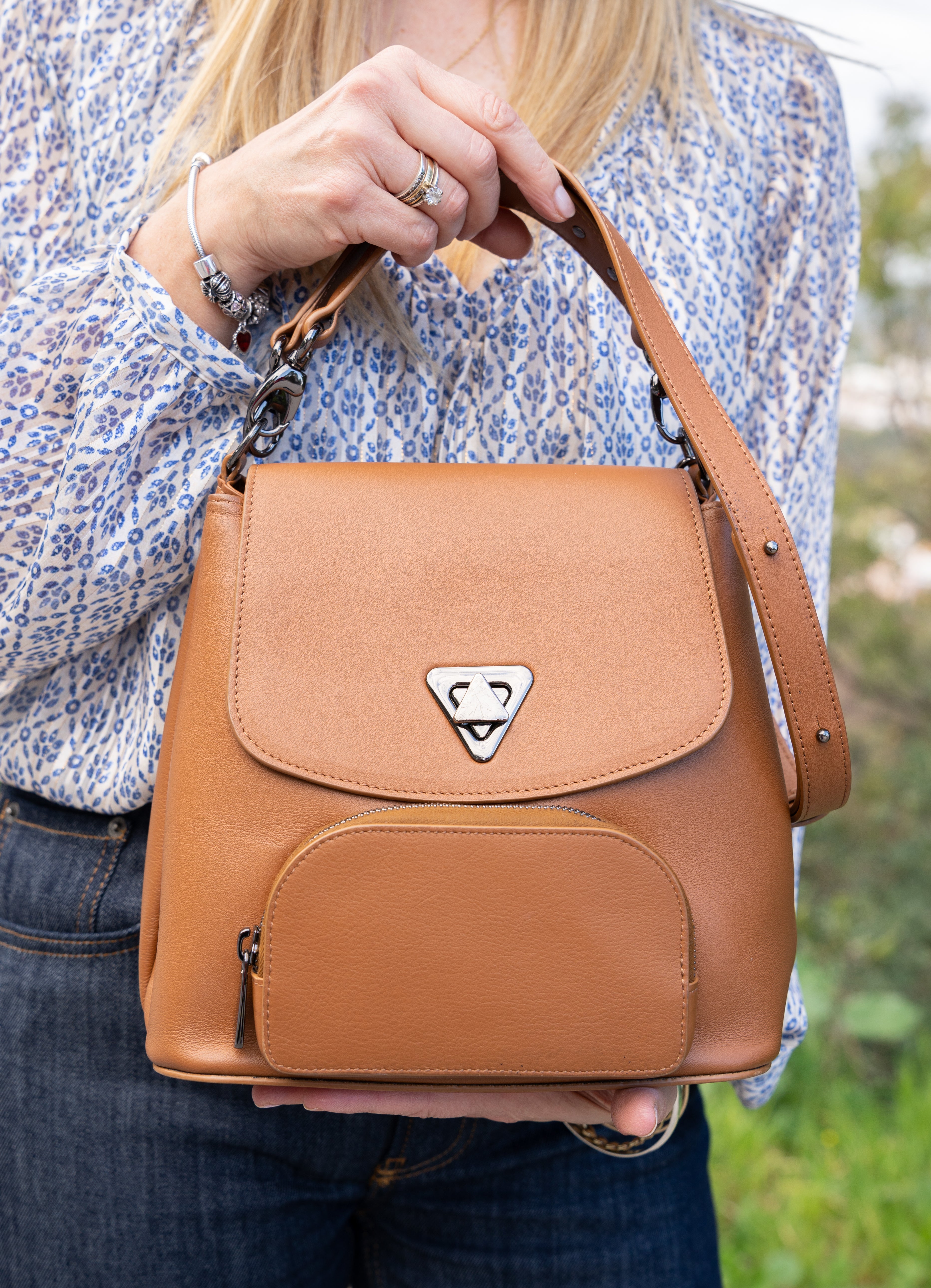 Studded flap - Anna backpack in black nappa leather