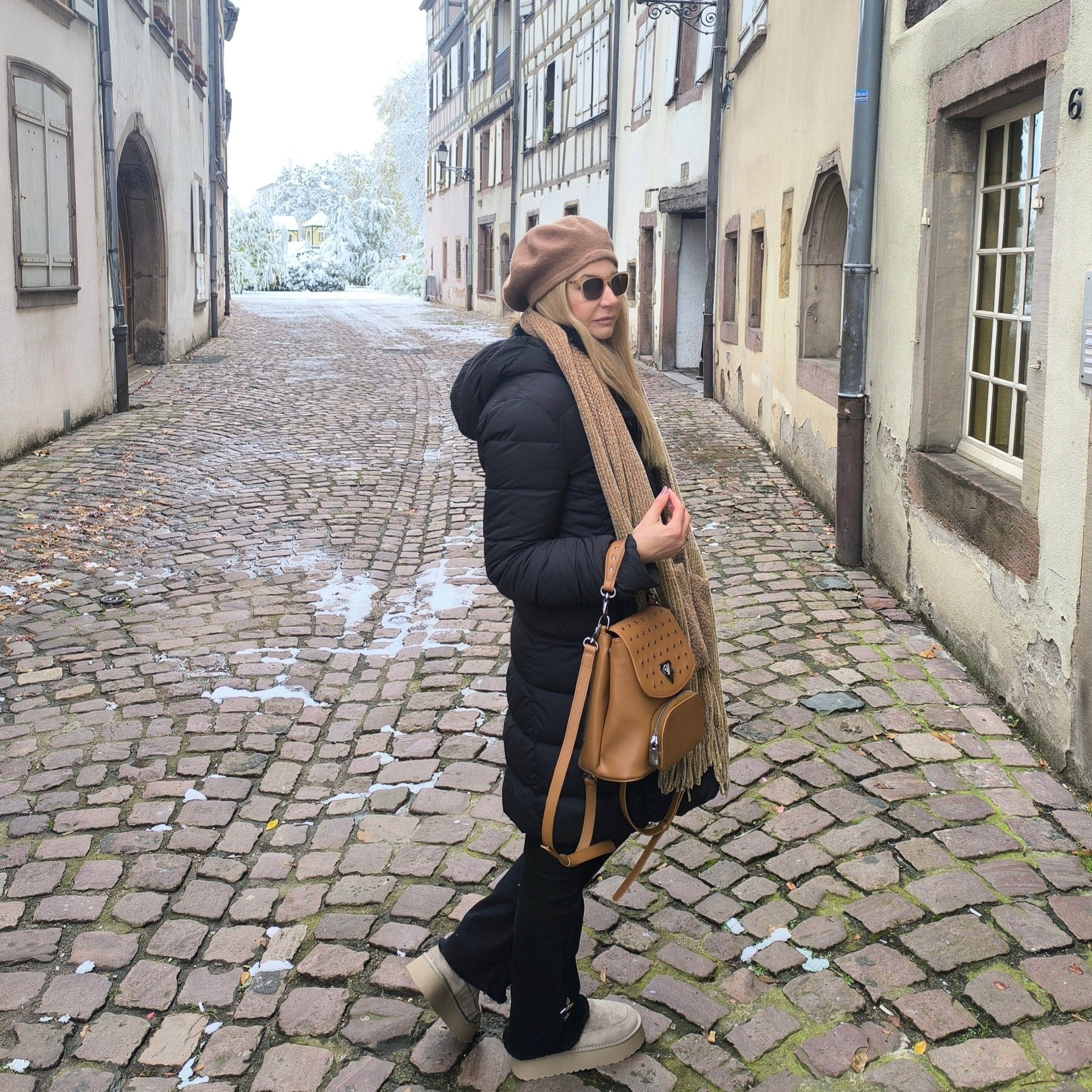 Maria Blois Mochila Anna Cognac con tachas 3