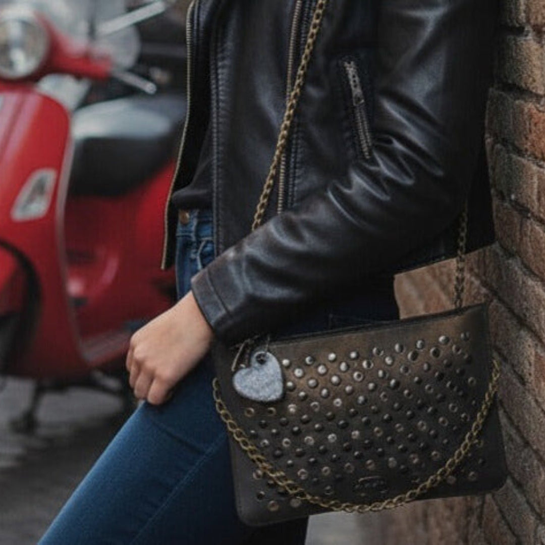 Maria Blois - Clutch Bronce viejo con tachas