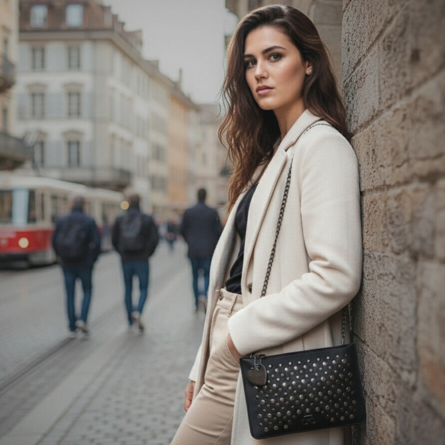 Maria Blois - Clutch Bronce viejo con tachas