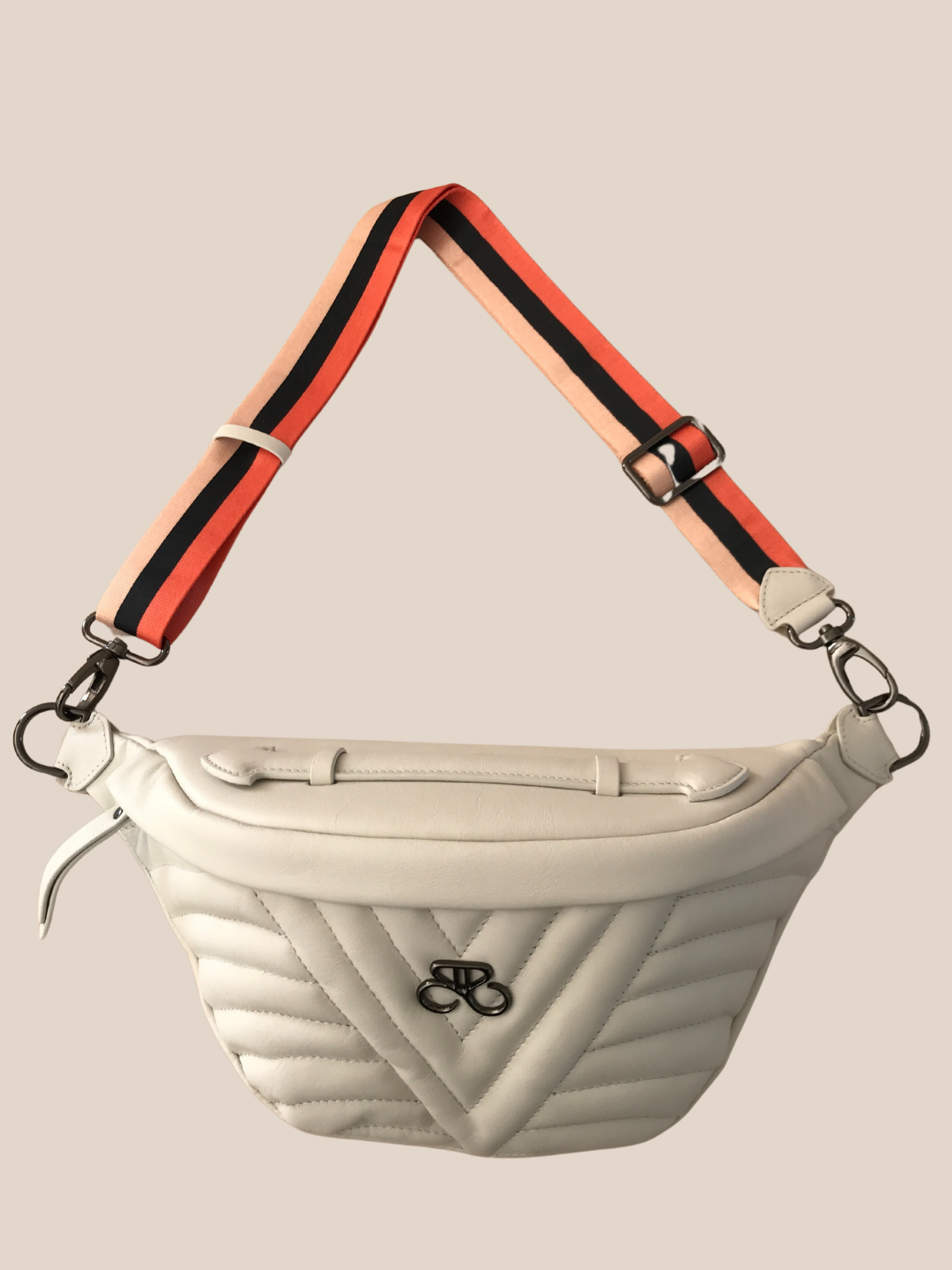 Extra shoulder strap (optional) adjustable in sublimated tape with leather toe
