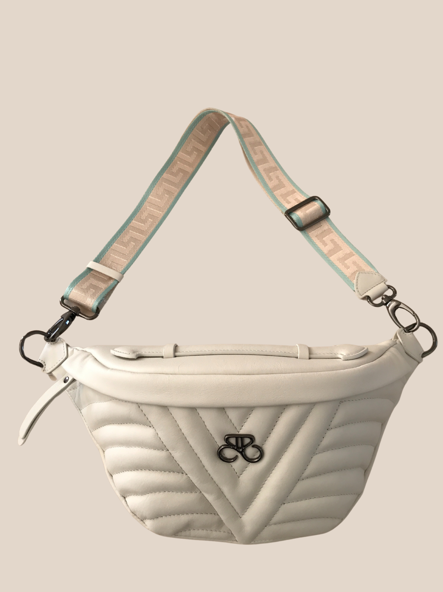 Extra shoulder strap (optional) adjustable in sublimated tape with leather toe