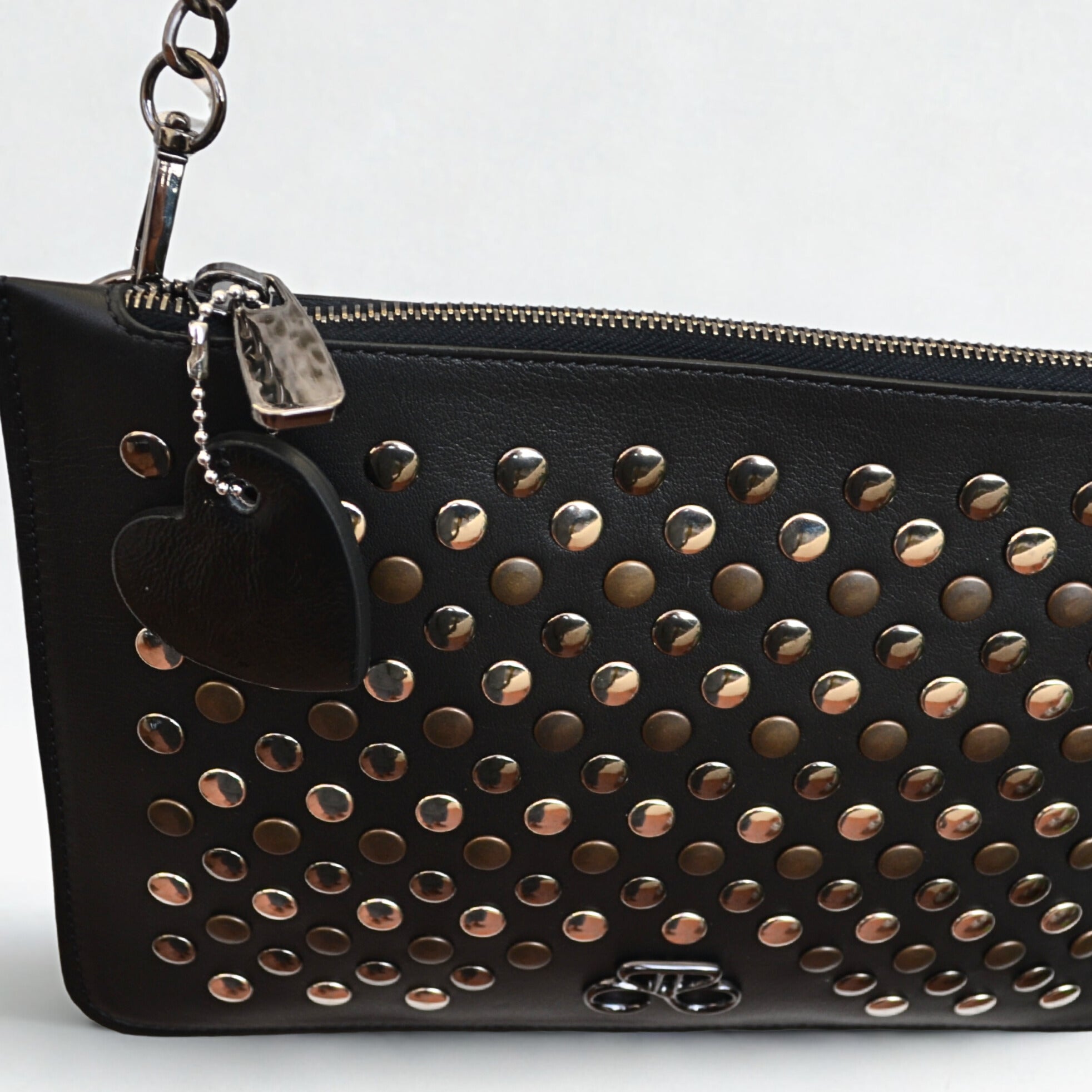 Maria Blois - Clutch Ginebra - negro piel napa con tachas